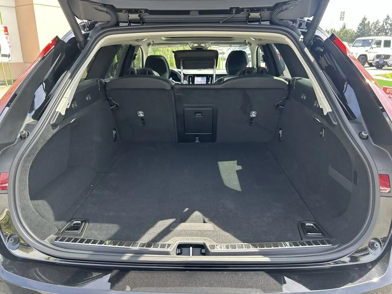 Volvo V90 Cross Country снимка Volvo V90 Cross Country