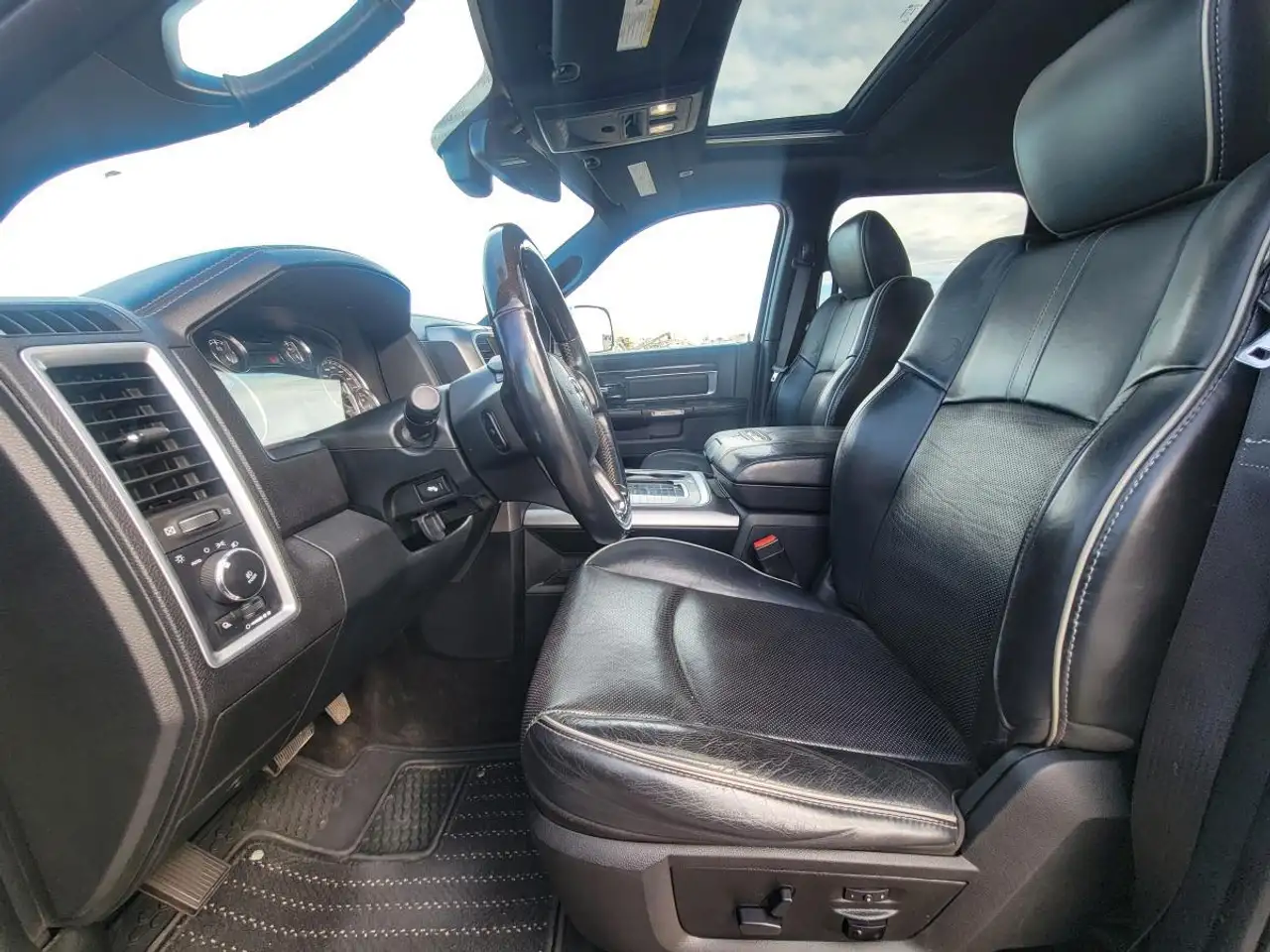 RAM 1500 снимка RAM 1500