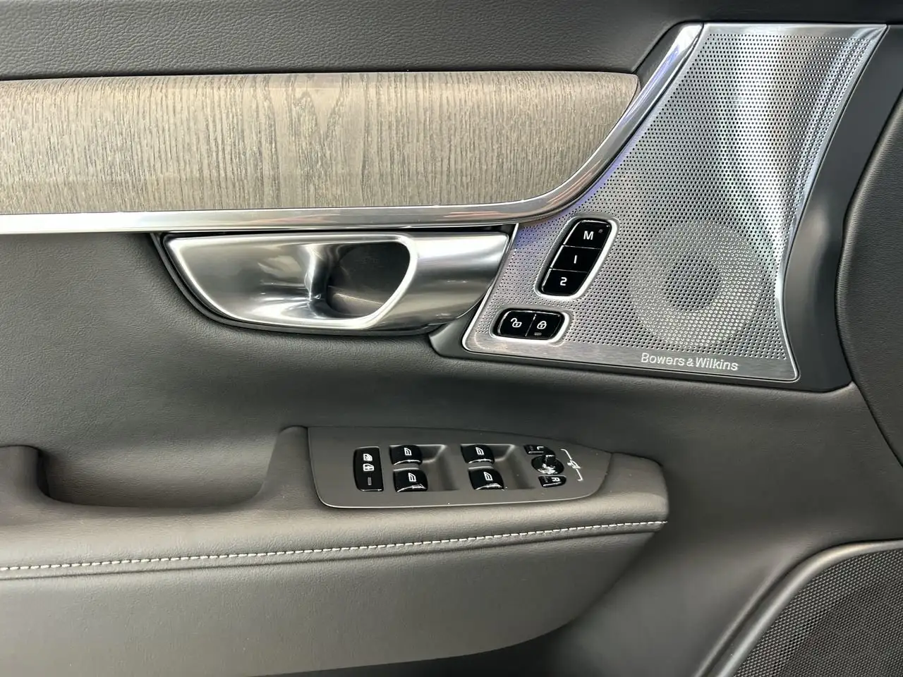 Volvo V90 Cross Country снимка Volvo V90 Cross Country