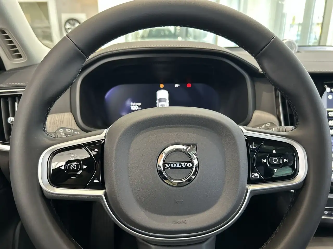 Volvo V90 Cross Country снимка Volvo V90 Cross Country