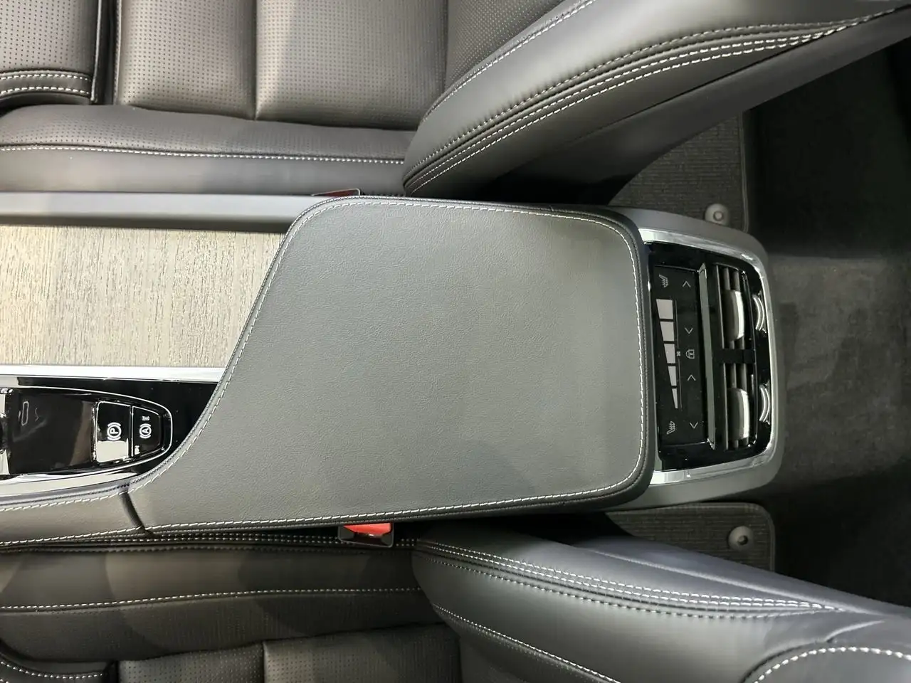 Volvo V90 Cross Country снимка Volvo V90 Cross Country