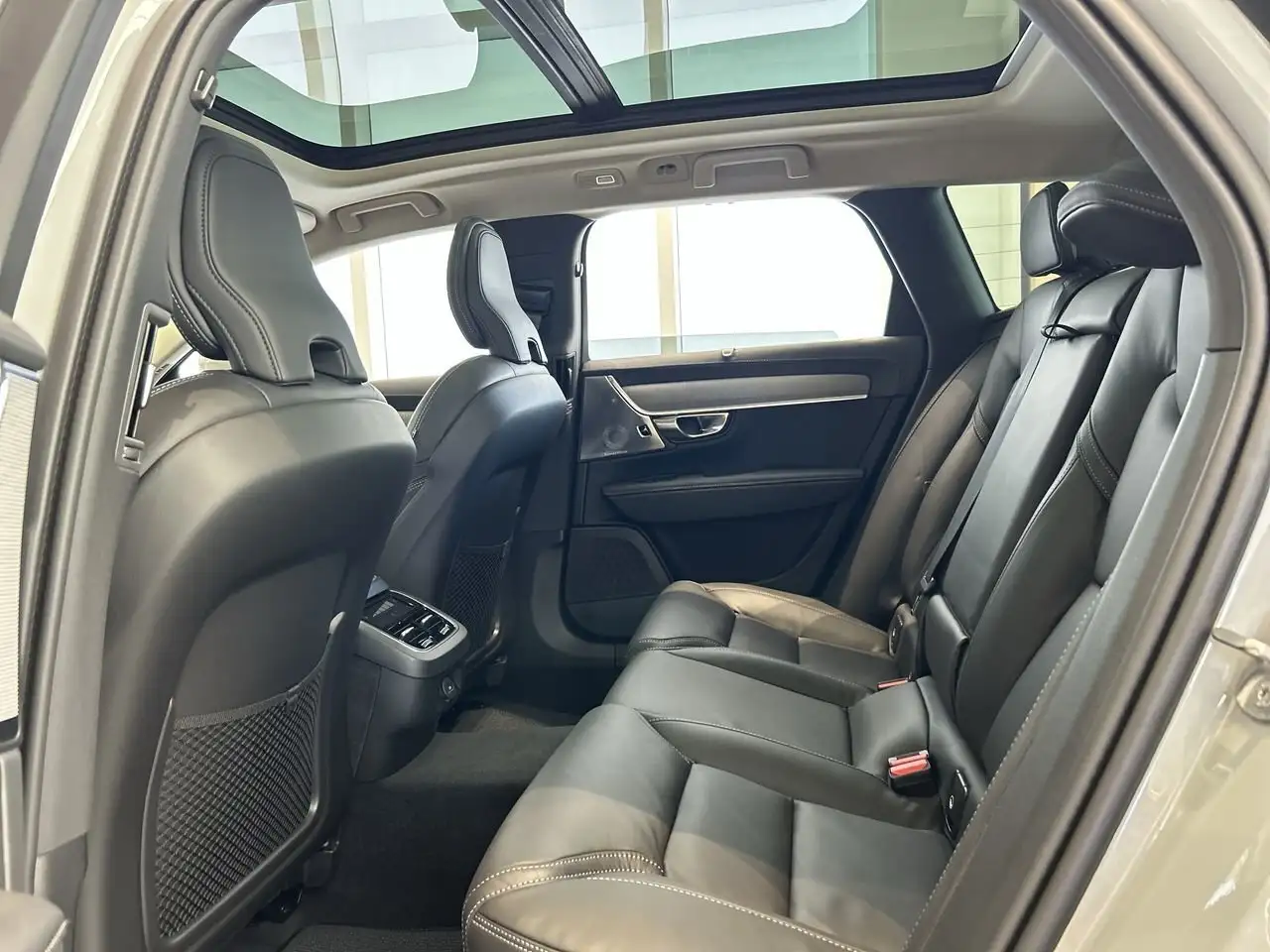 Volvo V90 Cross Country снимка Volvo V90 Cross Country