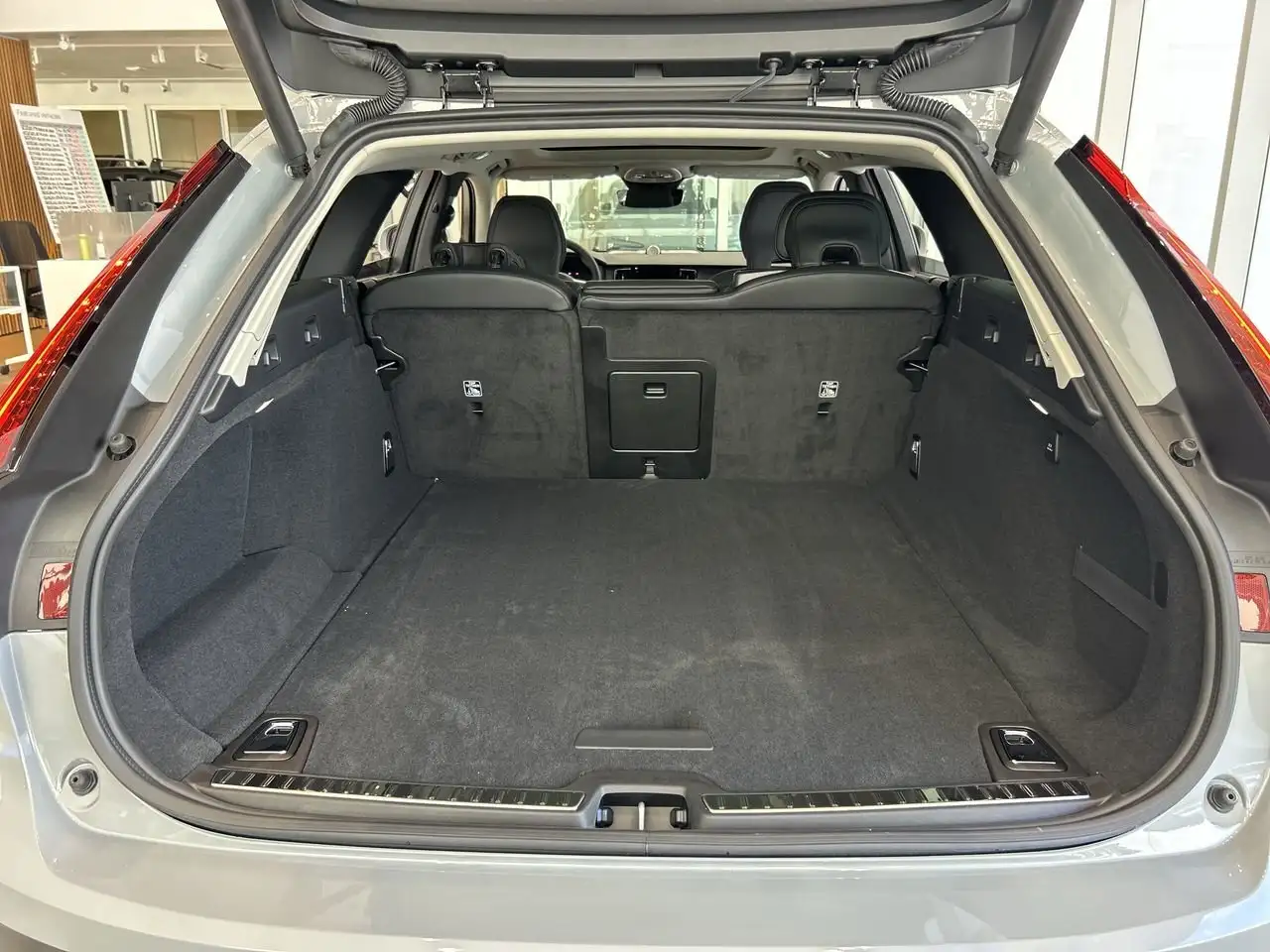 Volvo V90 Cross Country снимка Volvo V90 Cross Country