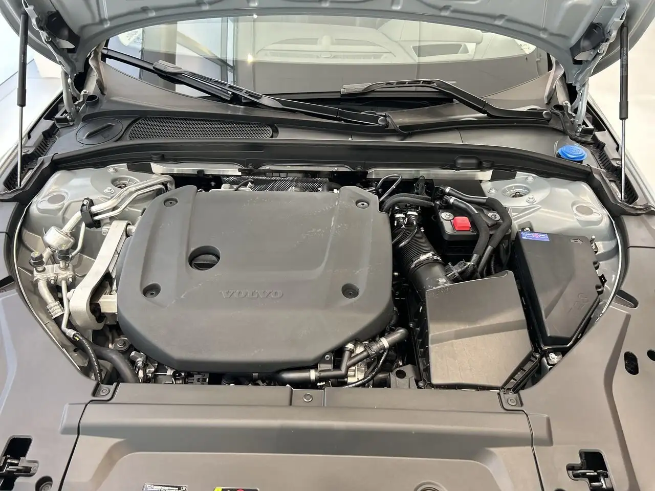 Volvo V90 Cross Country снимка Volvo V90 Cross Country