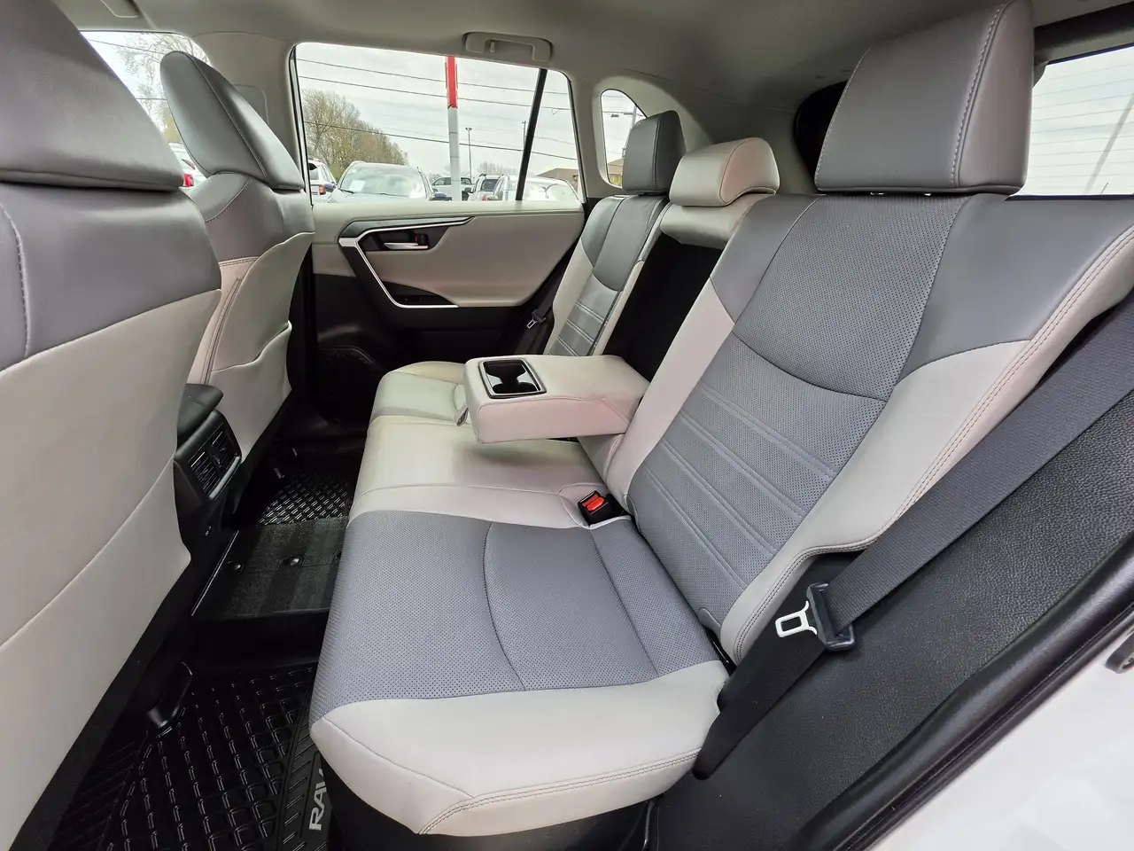 Toyota RAV 4 снимка Toyota RAV 4