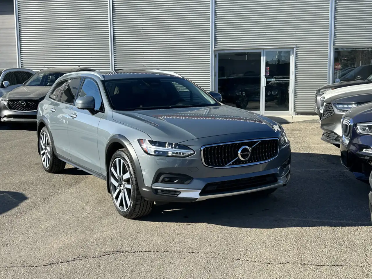 Volvo V90 Cross Country снимка Volvo V90 Cross Country