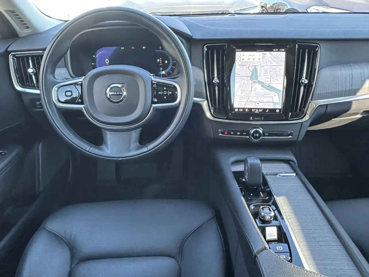 Volvo V90 Cross Country снимка Volvo V90 Cross Country