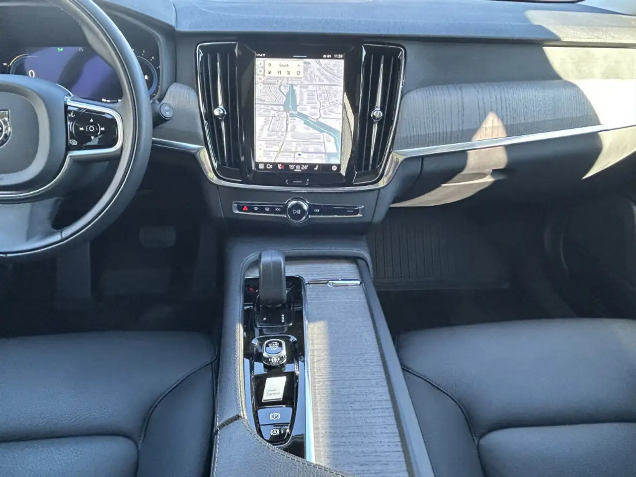 Volvo V90 Cross Country снимка Volvo V90 Cross Country