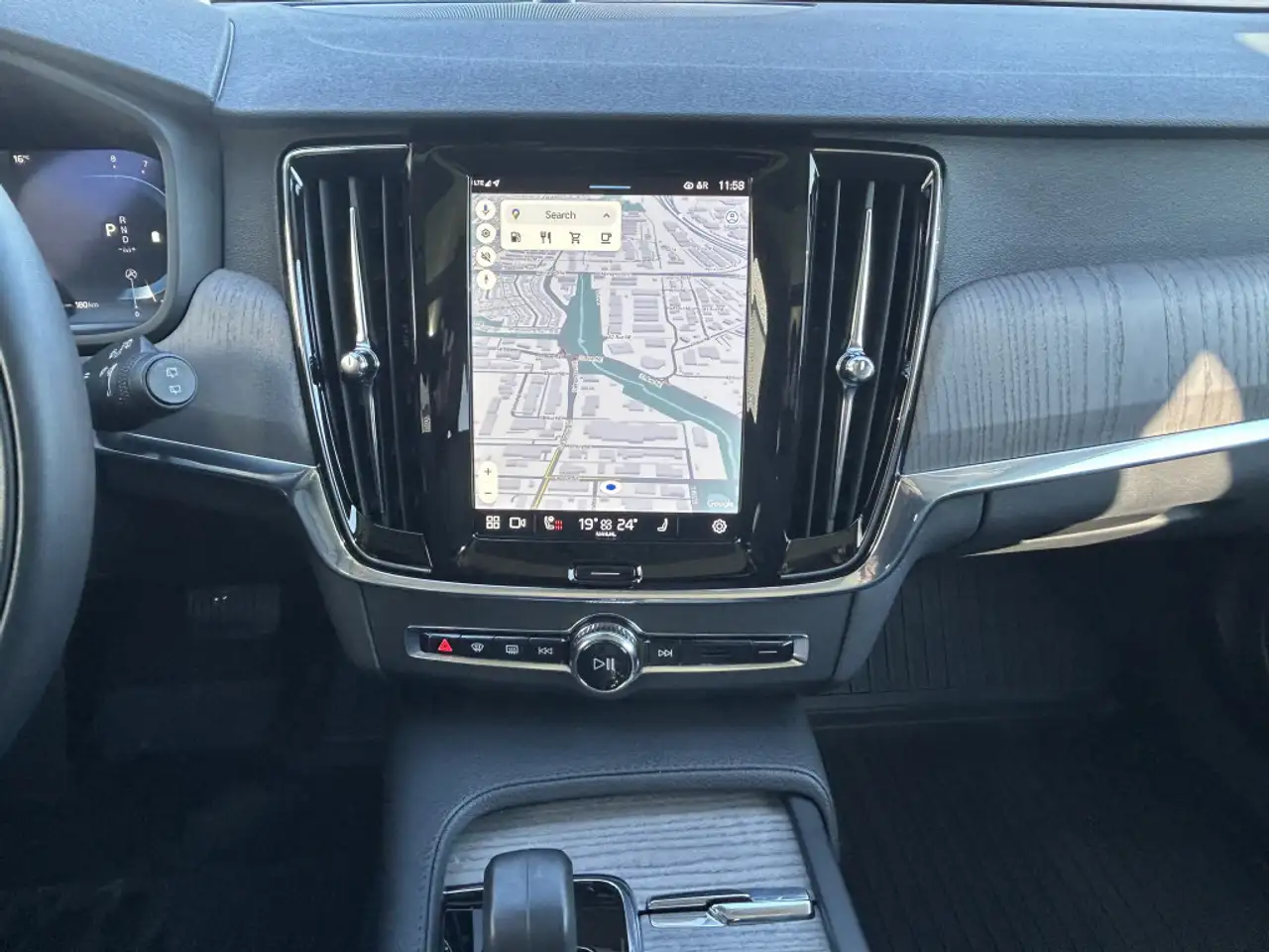 Volvo V90 Cross Country снимка Volvo V90 Cross Country