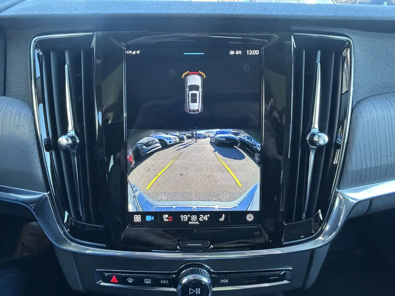 Volvo V90 Cross Country снимка Volvo V90 Cross Country