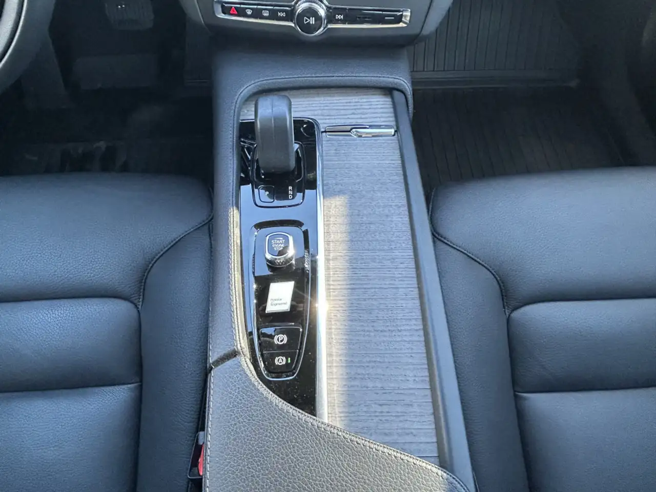 Volvo V90 Cross Country снимка Volvo V90 Cross Country