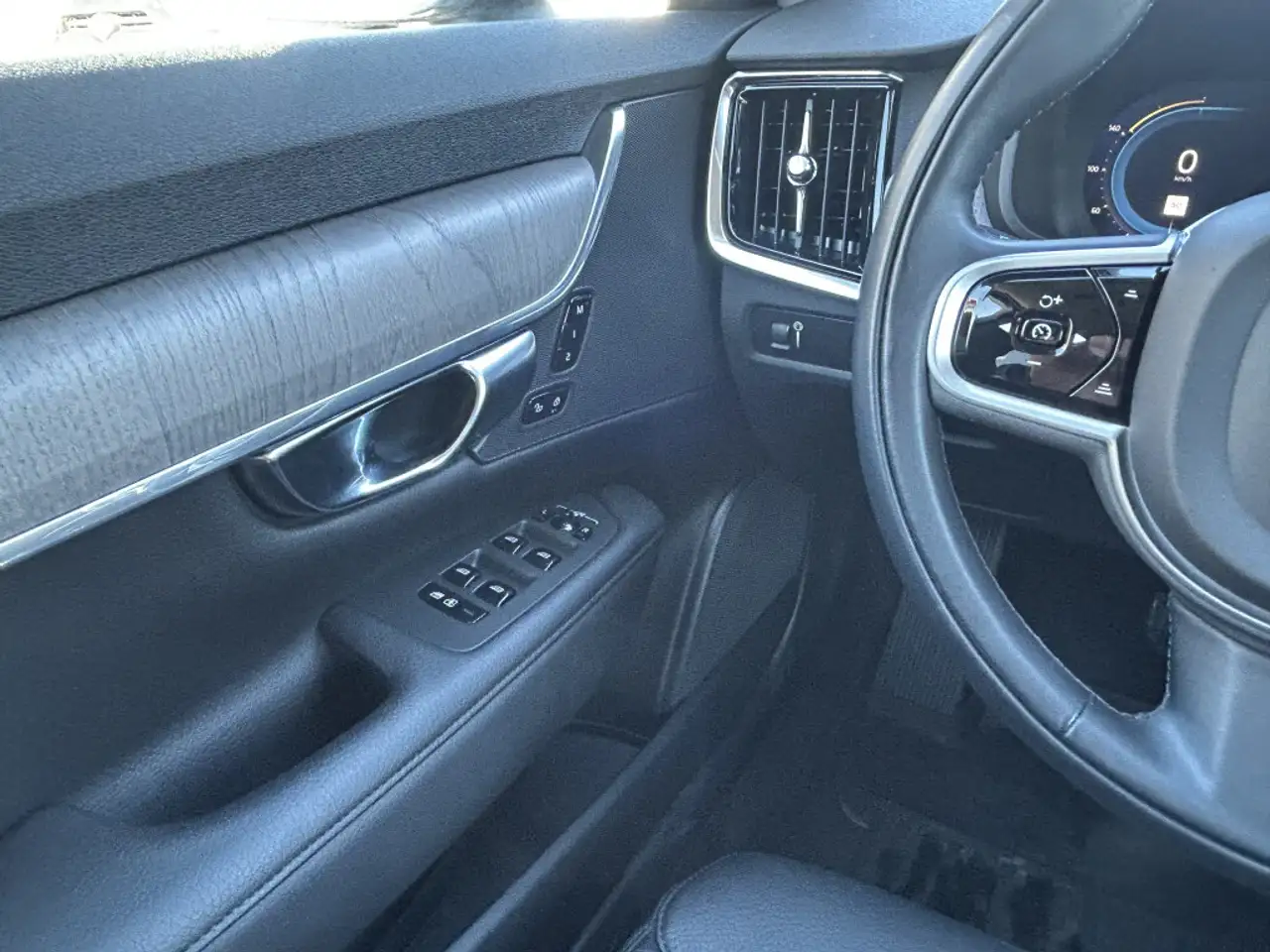 Volvo V90 Cross Country снимка Volvo V90 Cross Country