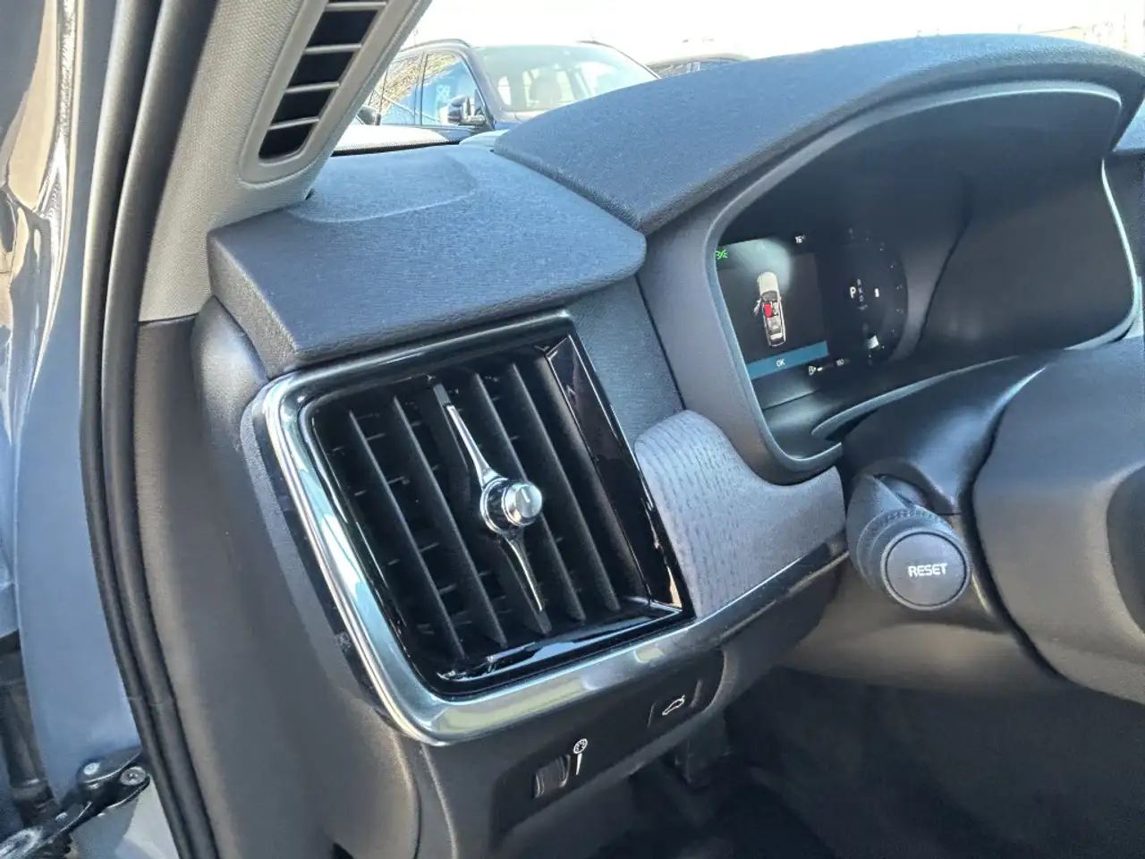 Volvo V90 Cross Country снимка Volvo V90 Cross Country