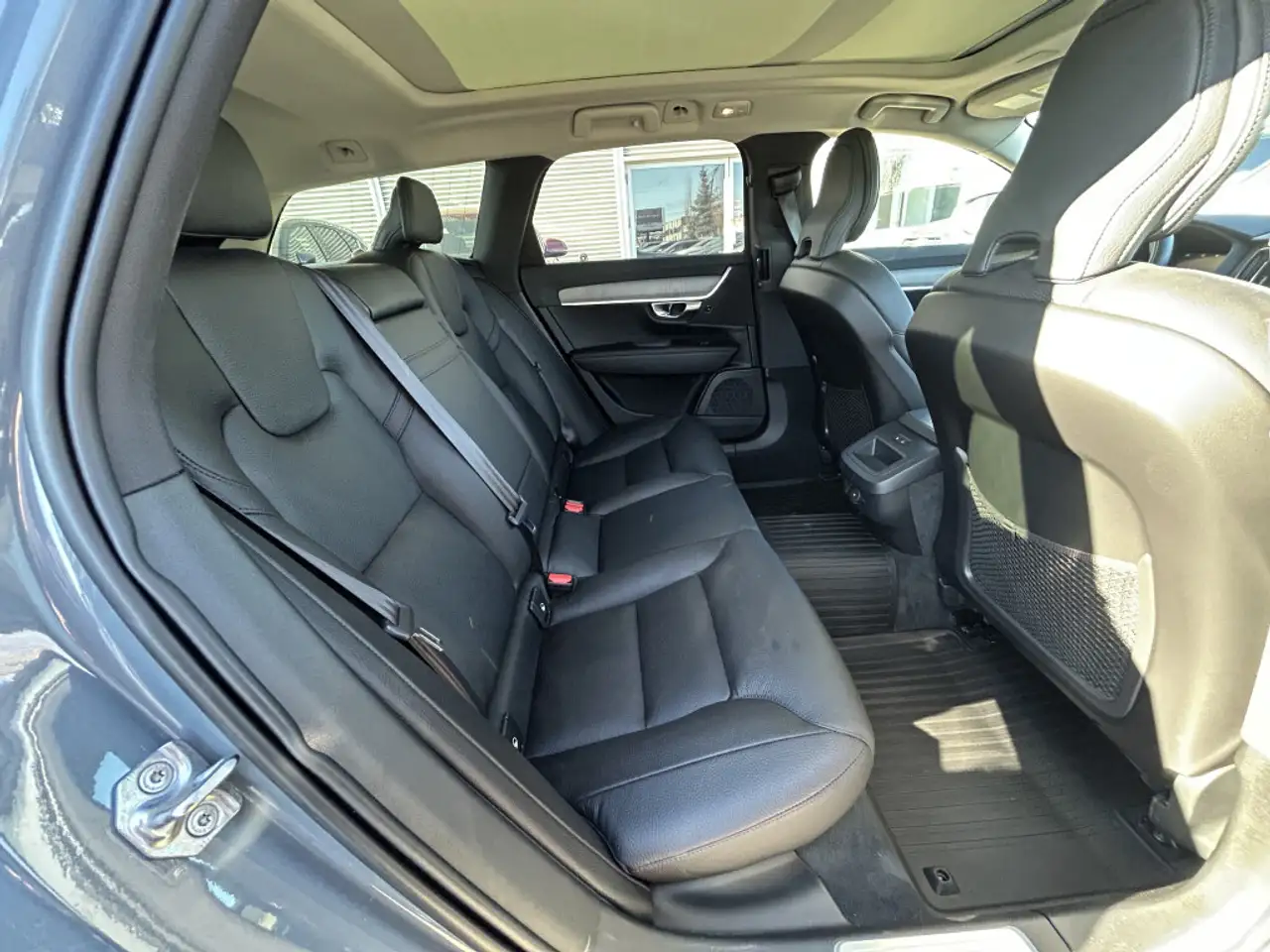 Volvo V90 Cross Country снимка Volvo V90 Cross Country