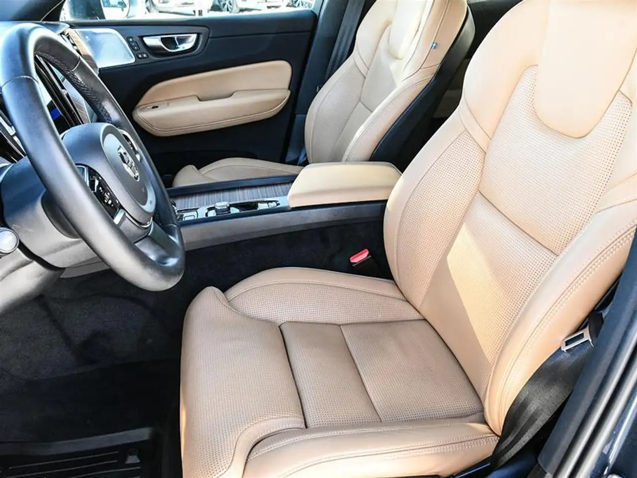 Volvo XC60 снимка Volvo XC60