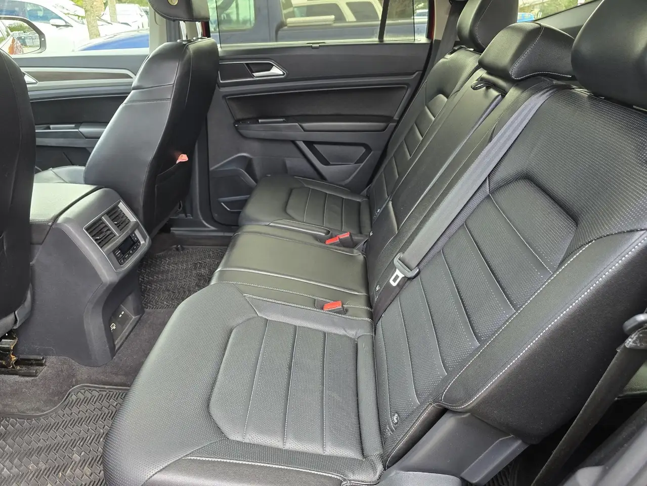 Volkswagen Atlas photo Volkswagen Atlas
