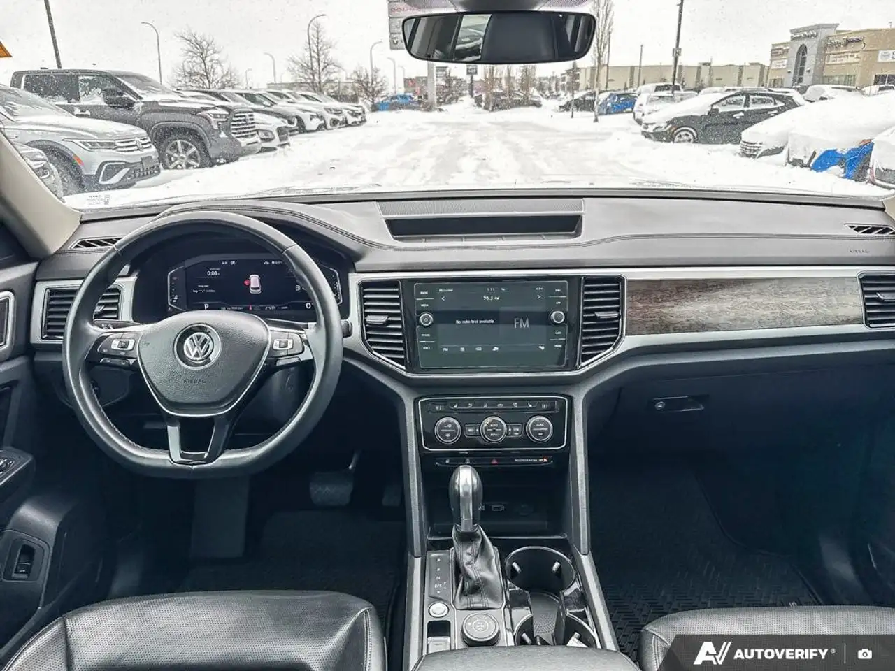 Volkswagen Atlas снимка Volkswagen Atlas