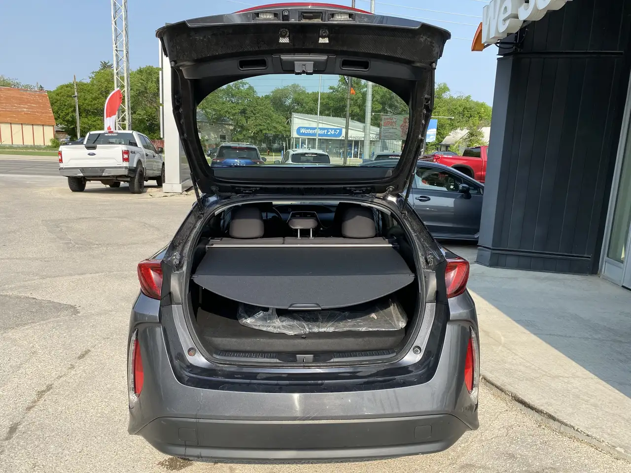 Toyota Prius Prime снимка Toyota Prius Prime