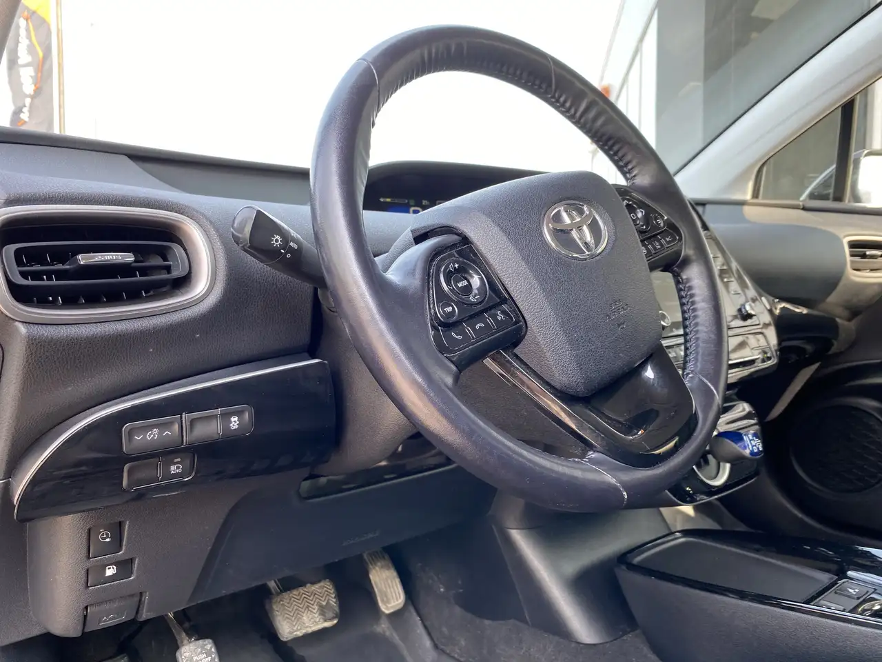Toyota Prius Prime снимка Toyota Prius Prime