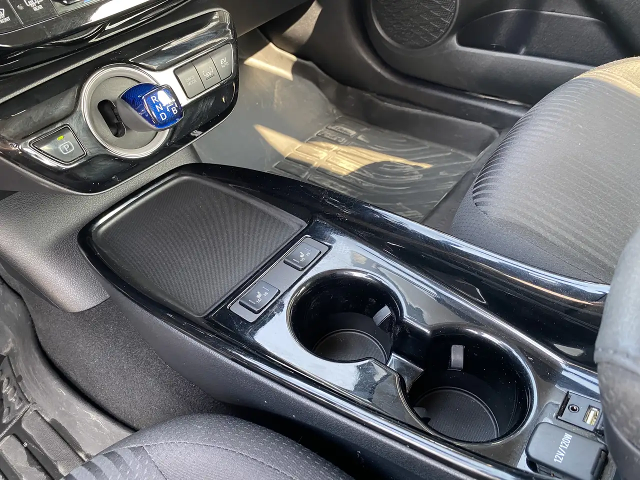 Toyota Prius Prime снимка Toyota Prius Prime