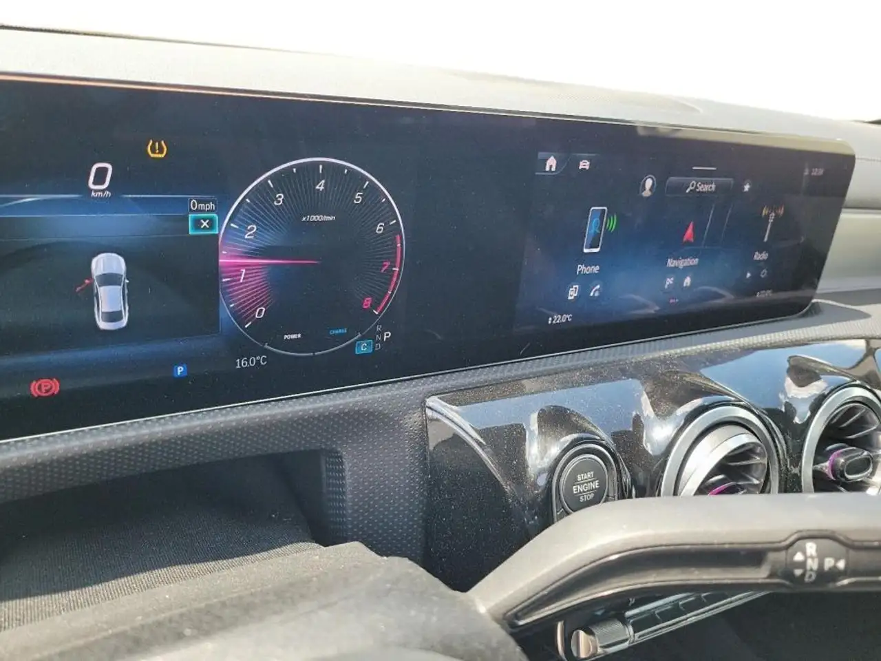 Mercedes-Benz CLA снимка Mercedes-Benz CLA