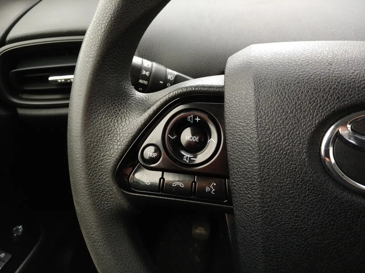 Toyota Prius снимка Toyota Prius