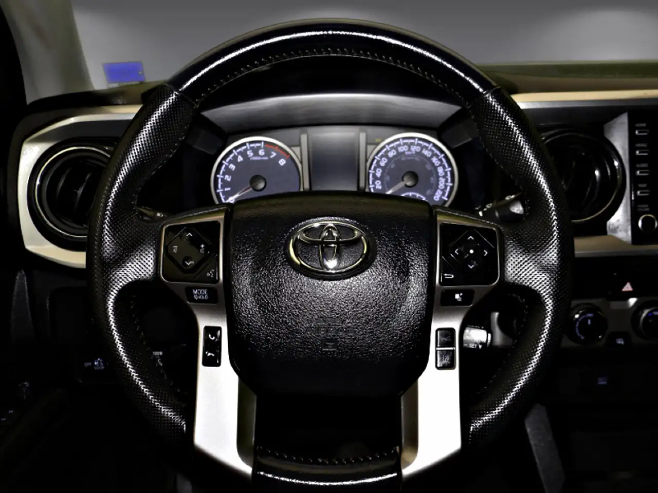 Toyota Tacoma снимка Toyota Tacoma
