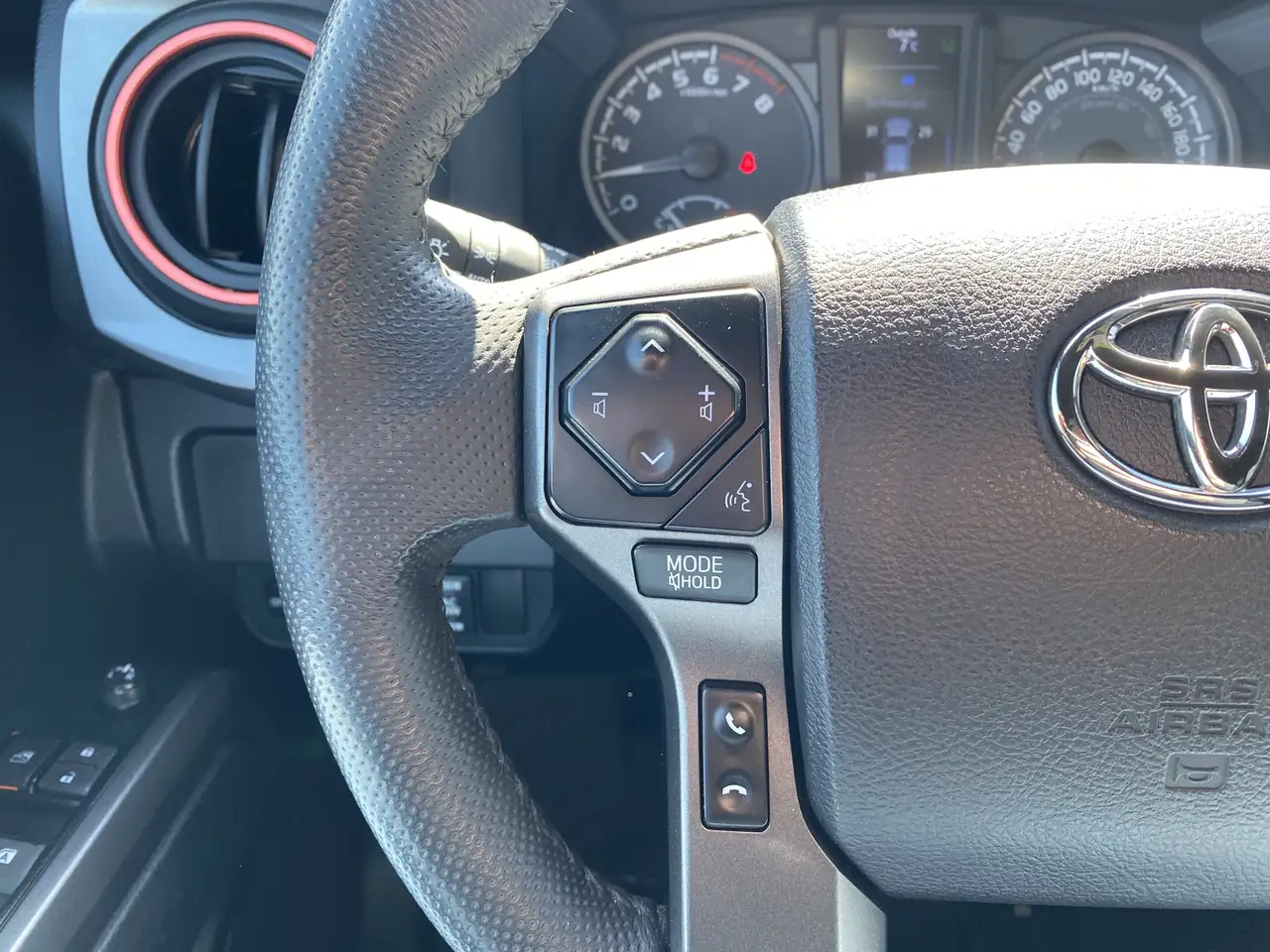 Toyota Tacoma снимка Toyota Tacoma