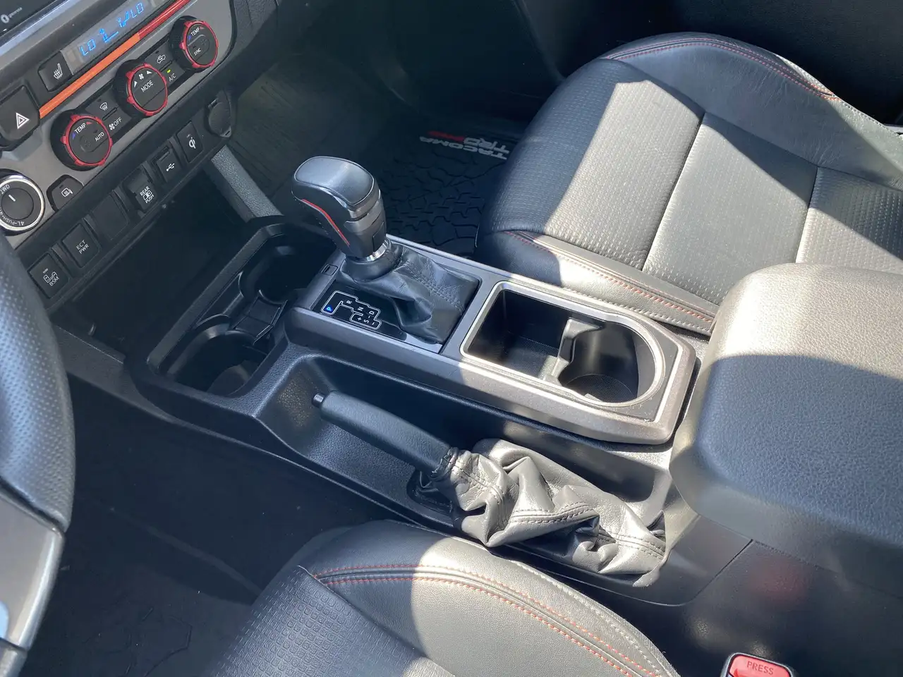 Toyota Tacoma снимка Toyota Tacoma