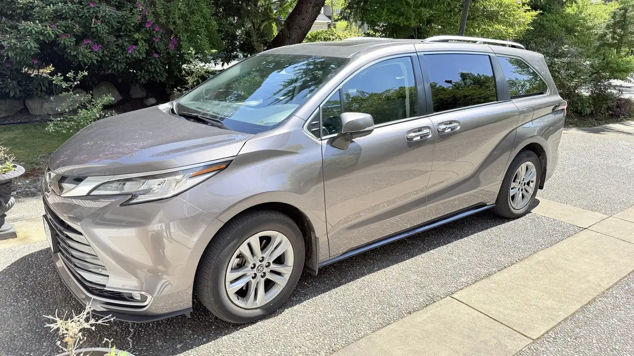 Toyota Sienna photo Toyota Sienna