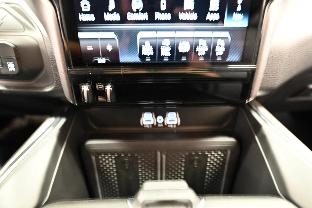 RAM 3500 снимка RAM 3500