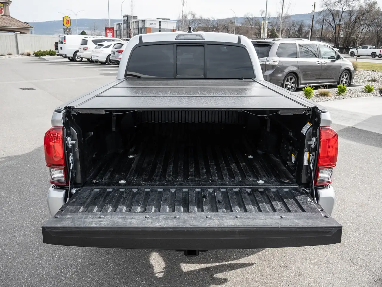 Toyota Tacoma снимка Toyota Tacoma