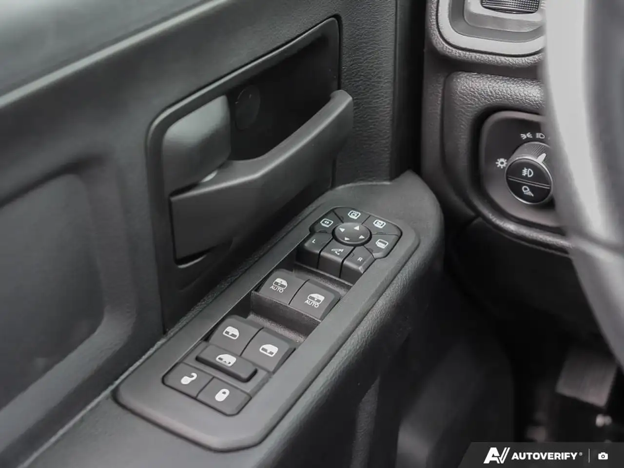 RAM 2500 снимка RAM 2500