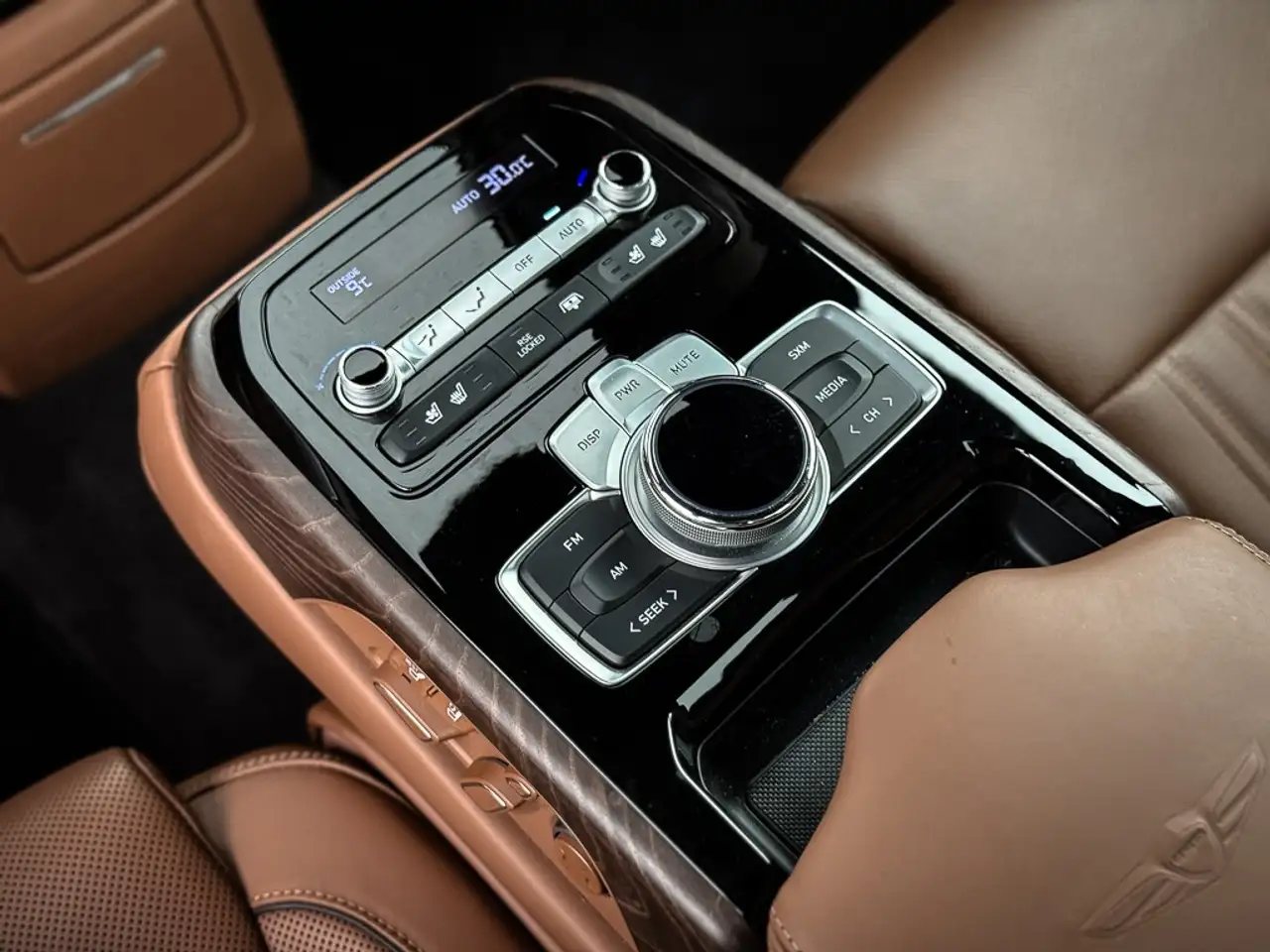 Genesis G90 снимка Genesis G90