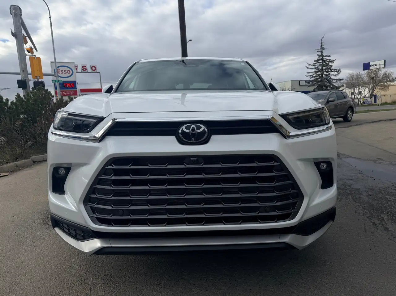 Toyota Grand Highlander снимка Toyota Grand Highlander