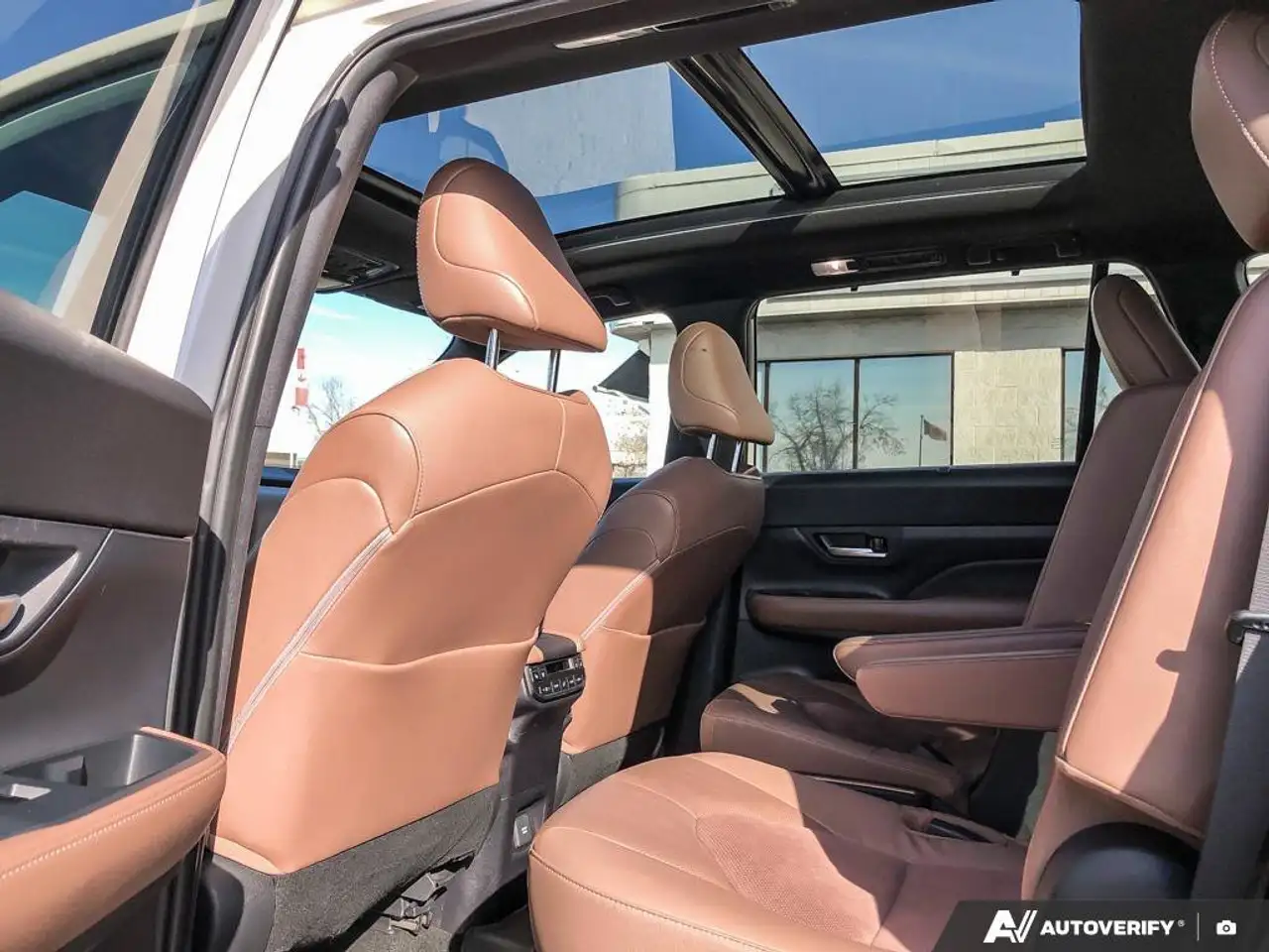 Toyota Grand Highlander снимка Toyota Grand Highlander