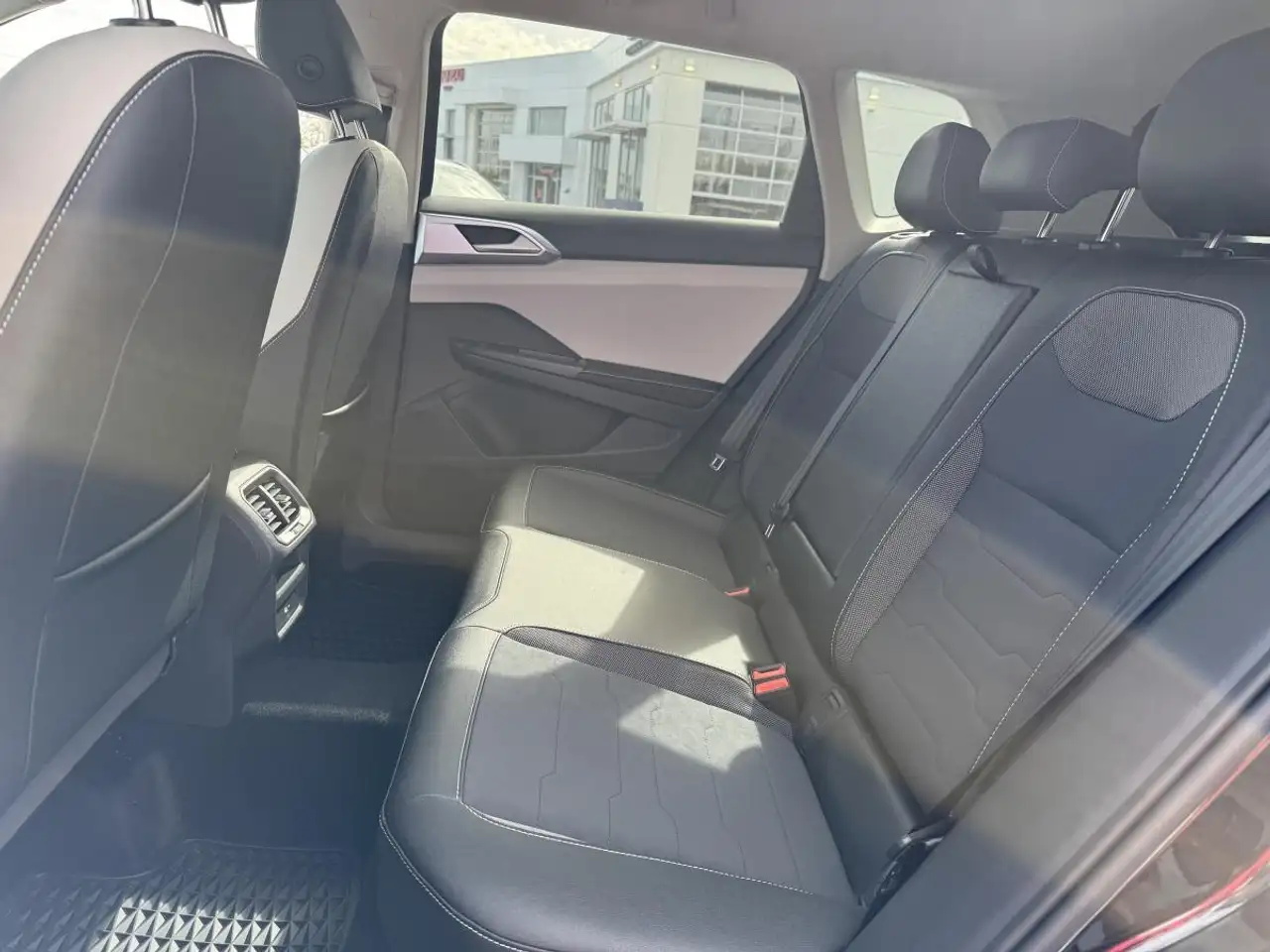 Volkswagen Taos снимка Volkswagen Taos
