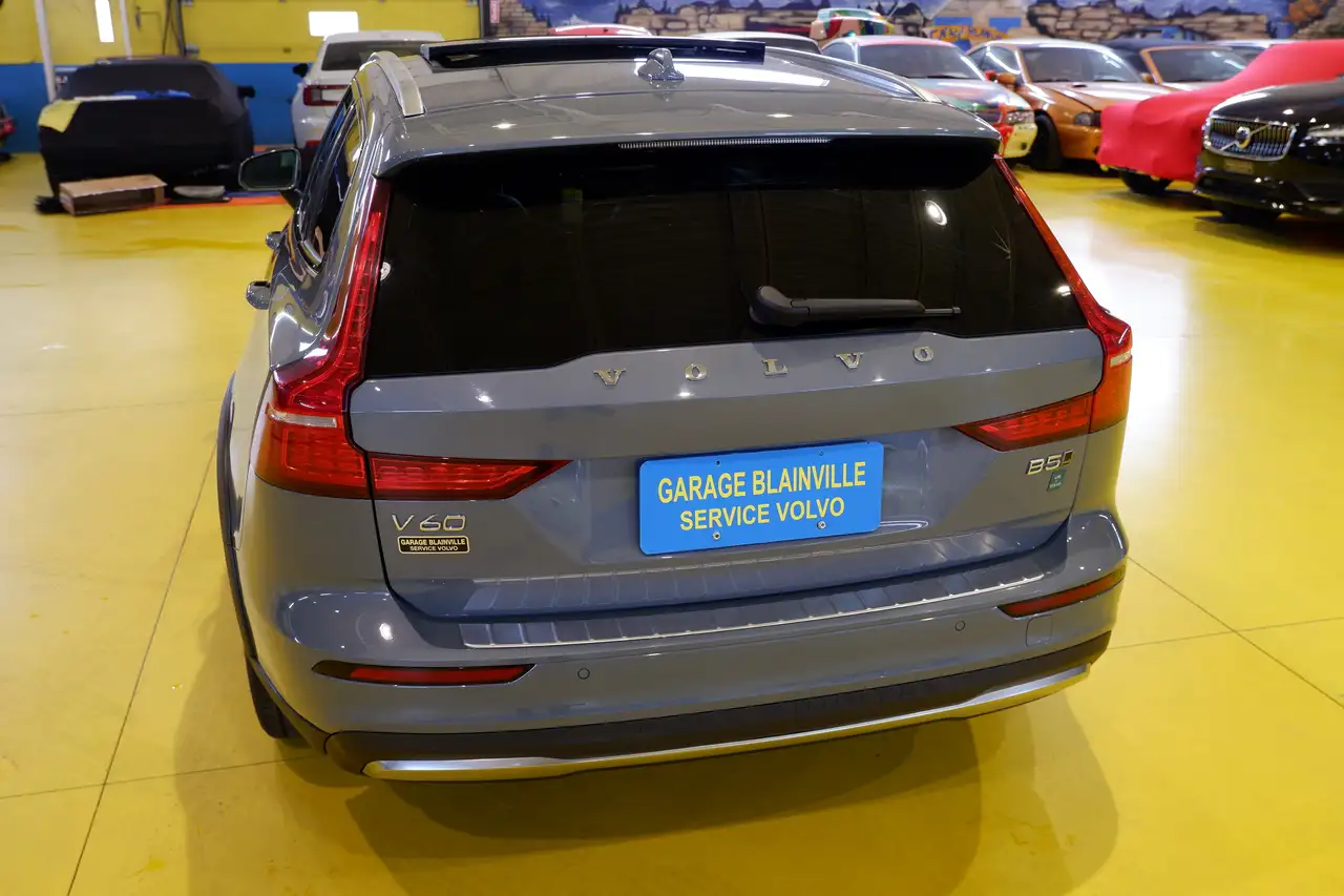 Volvo V60 Cross Country снимка Volvo V60 Cross Country