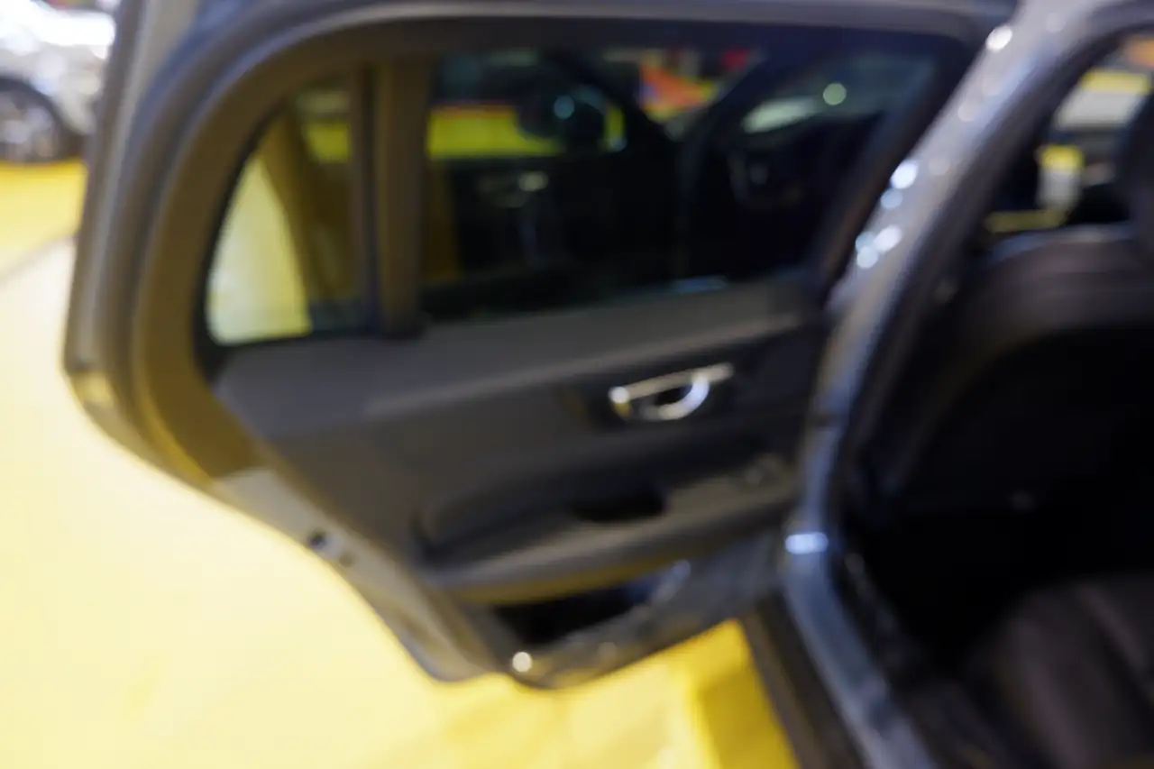 Volvo V60 Cross Country снимка Volvo V60 Cross Country