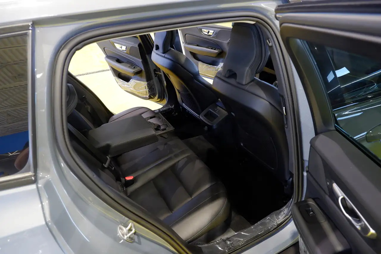 Volvo V60 Cross Country снимка Volvo V60 Cross Country
