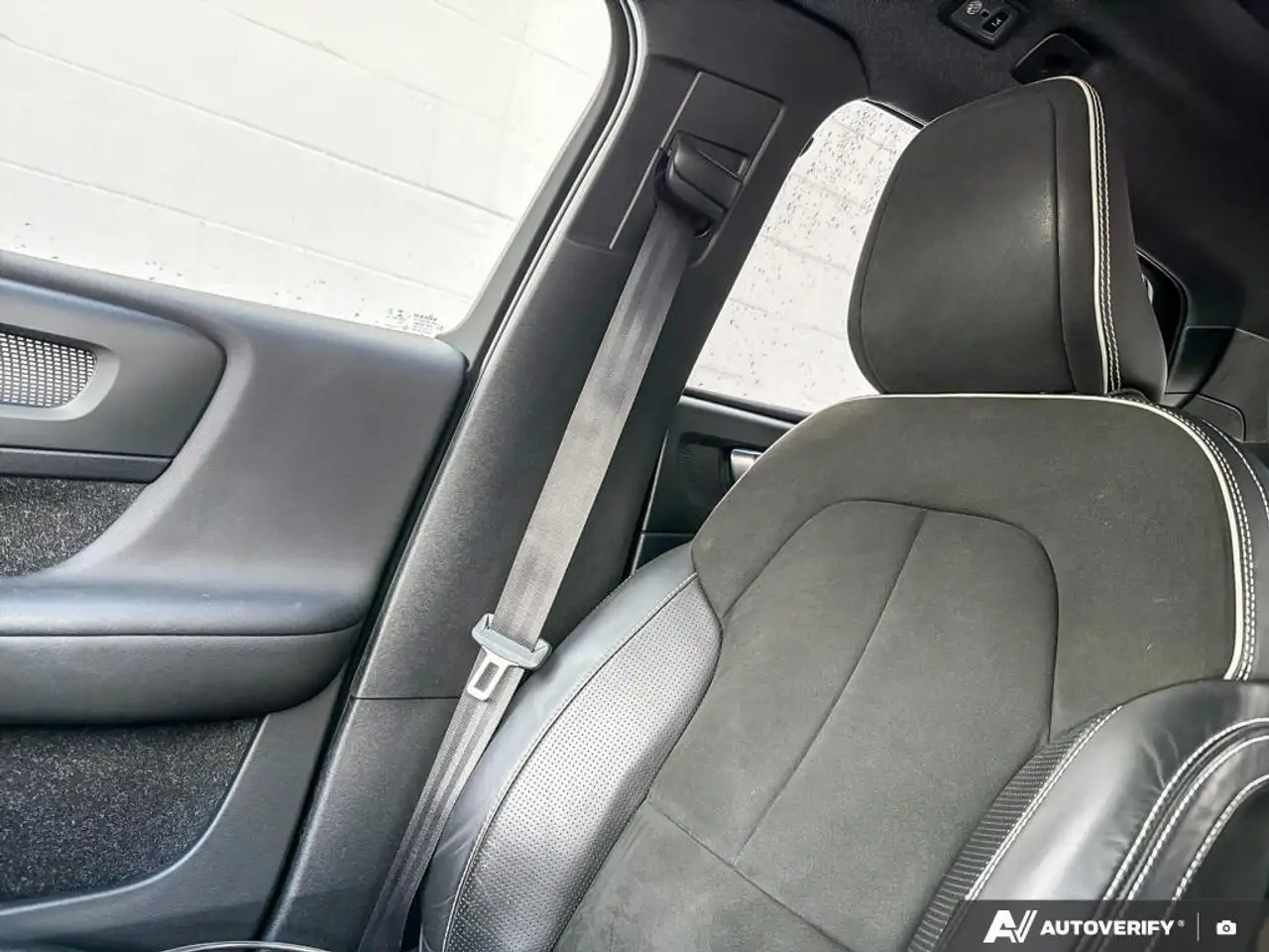 Volvo XC40 photo Volvo XC40