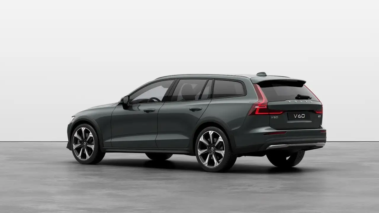 Volvo V60 Cross Country снимка Volvo V60 Cross Country