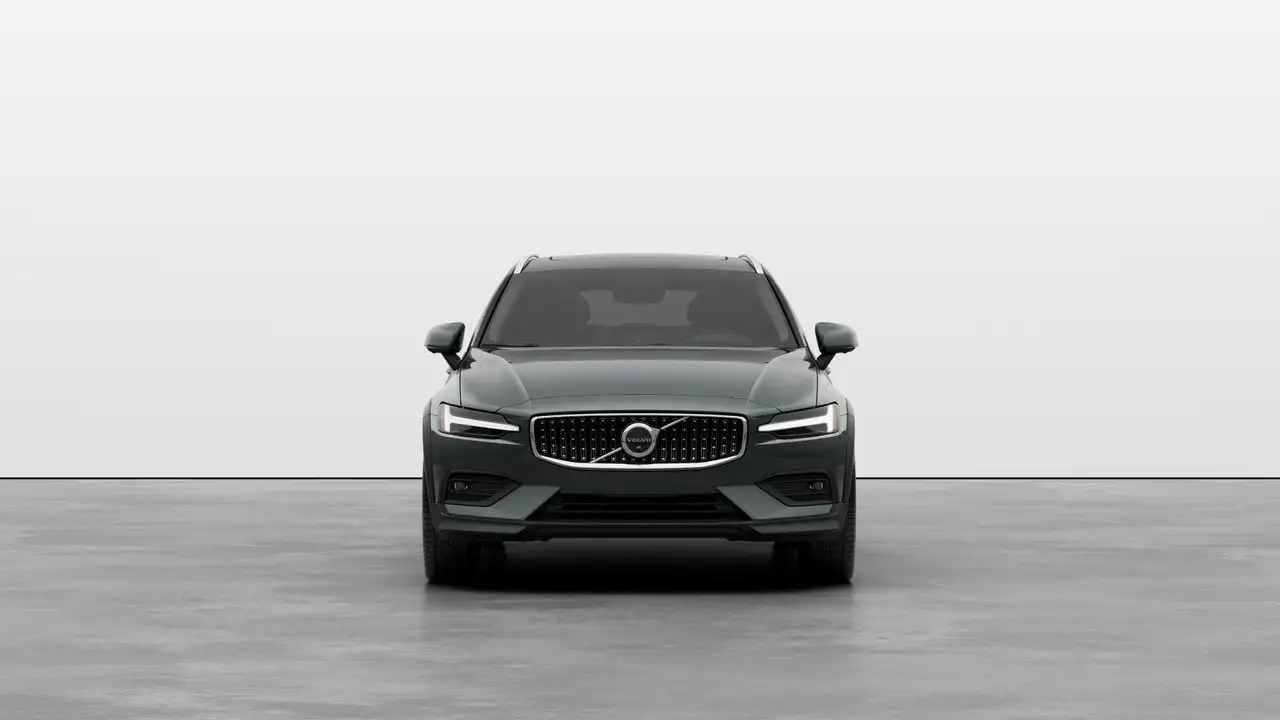 Volvo V60 Cross Country снимка Volvo V60 Cross Country