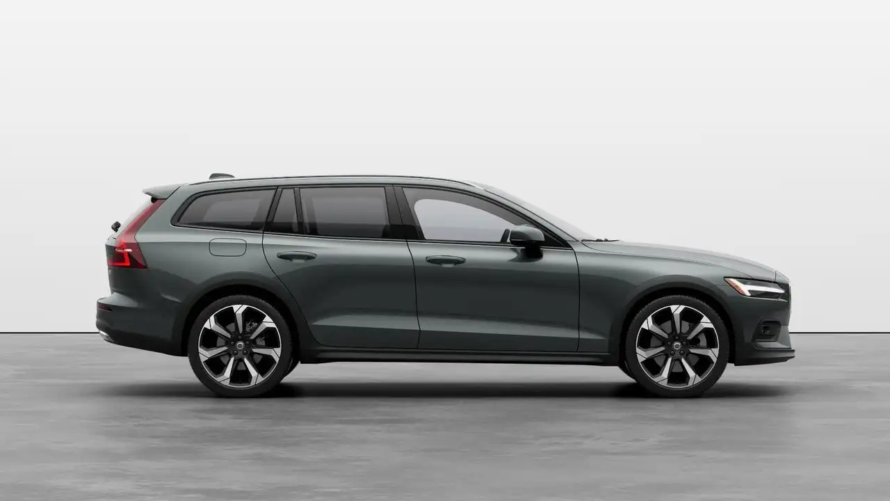 Volvo V60 Cross Country снимка Volvo V60 Cross Country