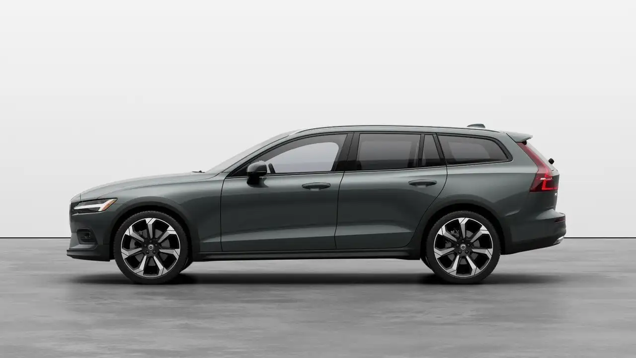 Volvo V60 Cross Country снимка Volvo V60 Cross Country