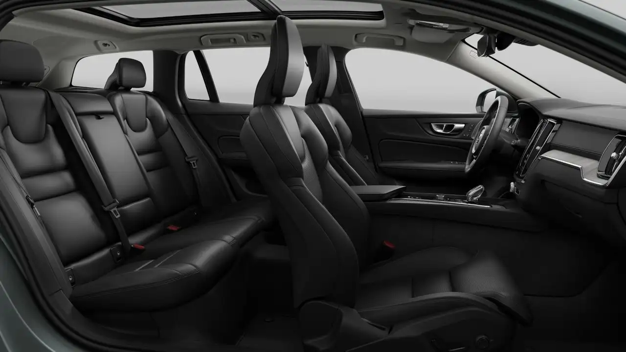 Volvo V60 Cross Country снимка Volvo V60 Cross Country