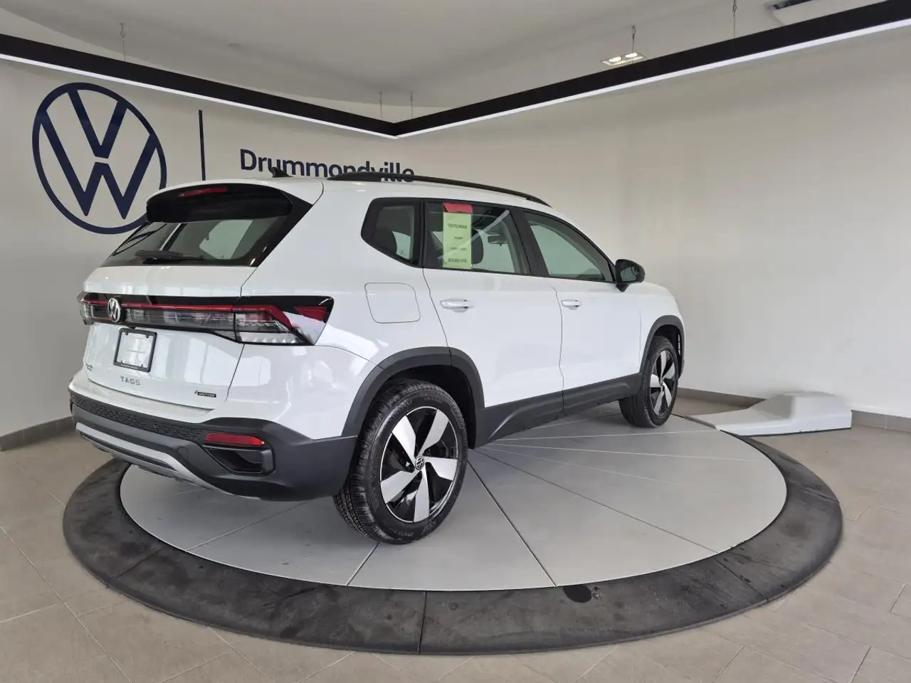 Volkswagen Taos снимка Volkswagen Taos
