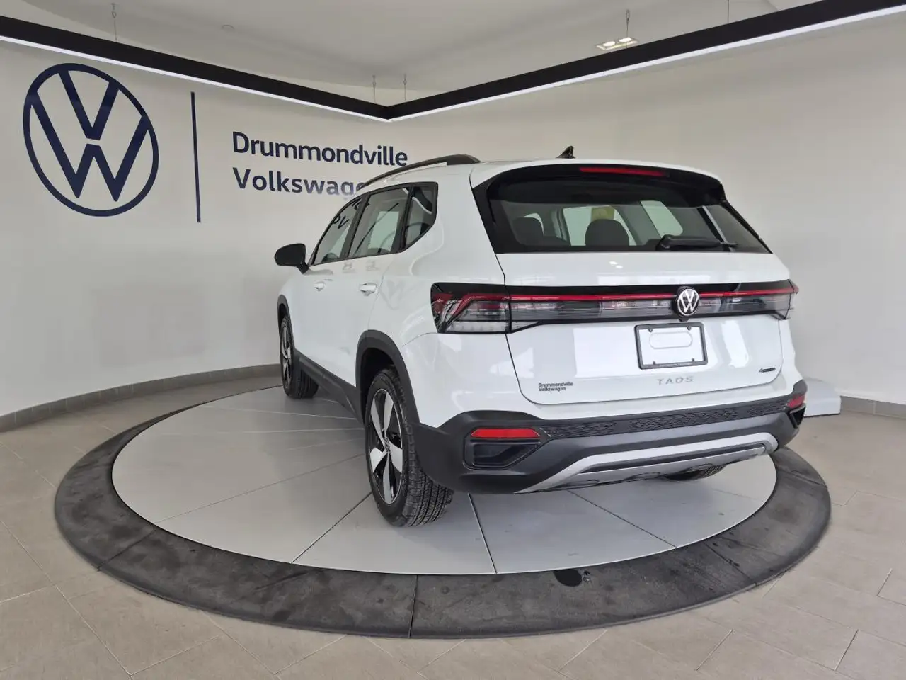 Volkswagen Taos снимка Volkswagen Taos