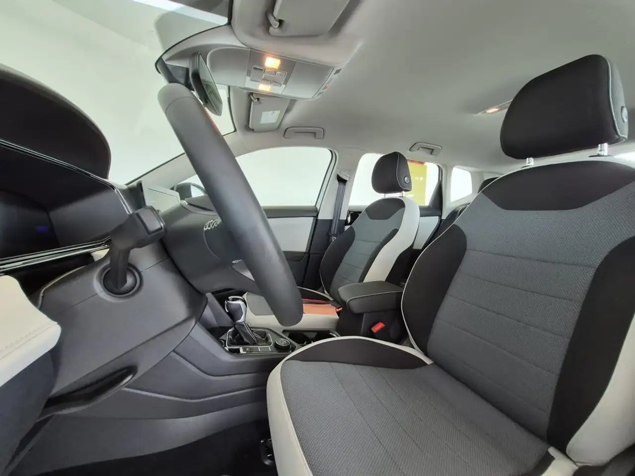 Volkswagen Taos снимка Volkswagen Taos