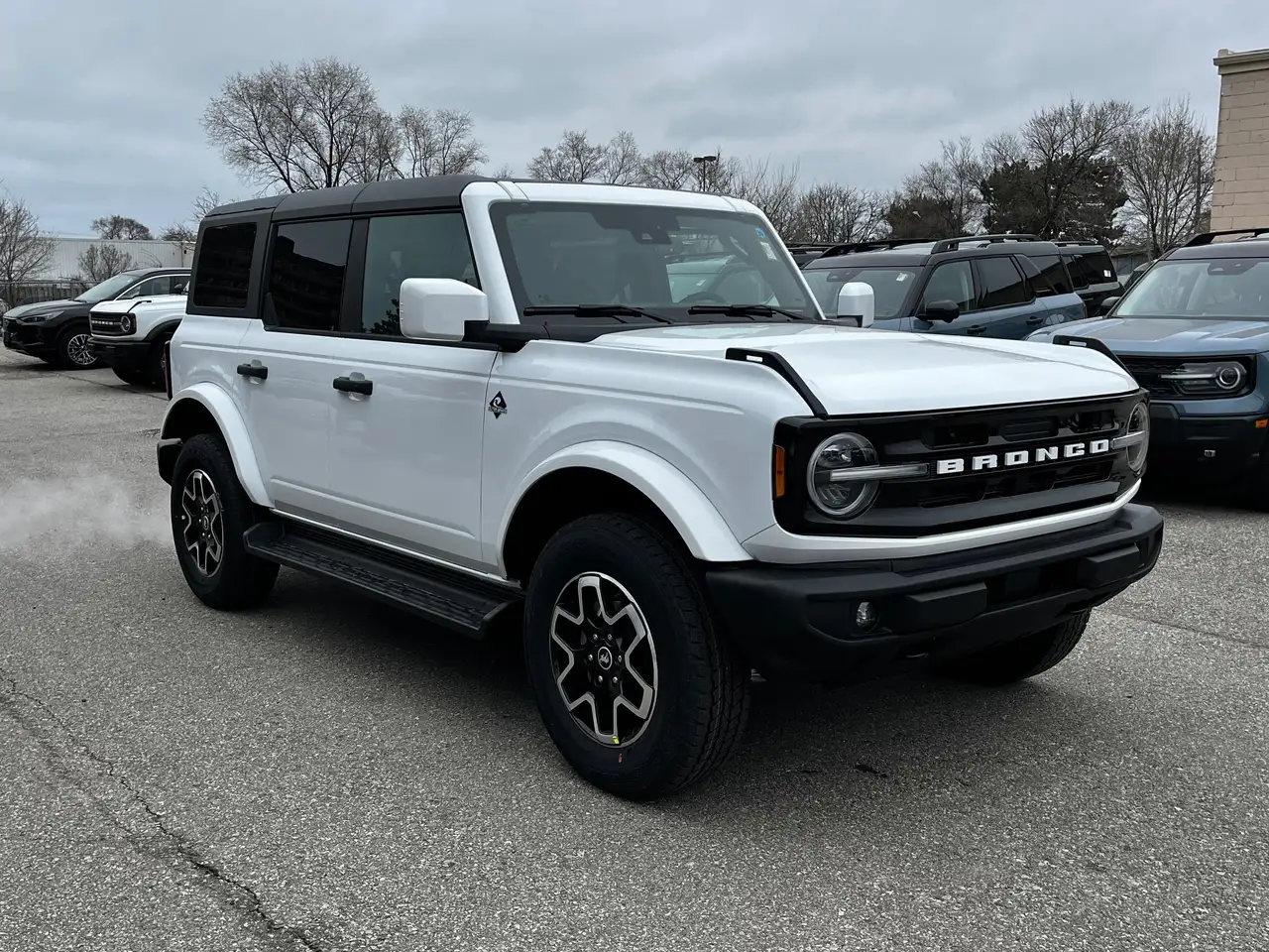 Ford Bronco photo Ford Bronco